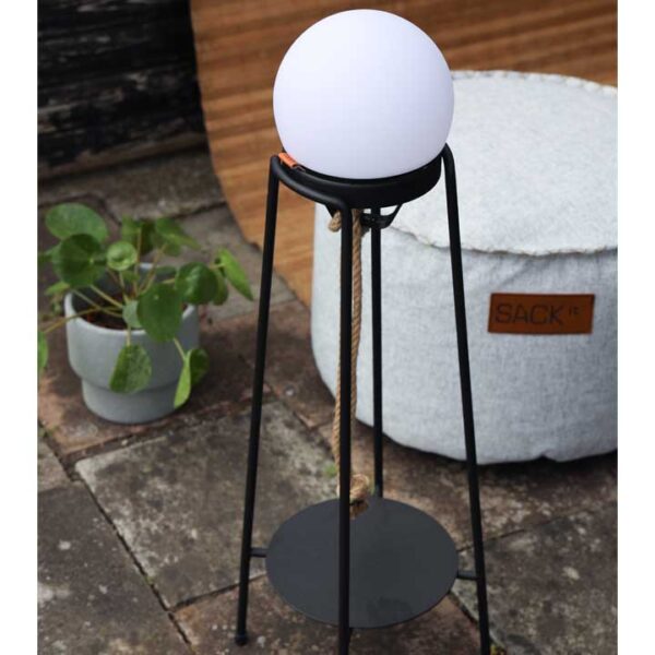 Lampa ogrodowa na stojaku