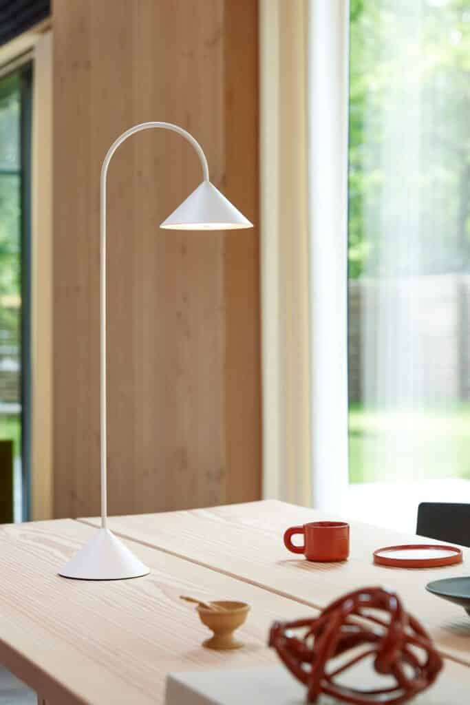 Lampa Grasp w pomieszczeniu mieszkalnym